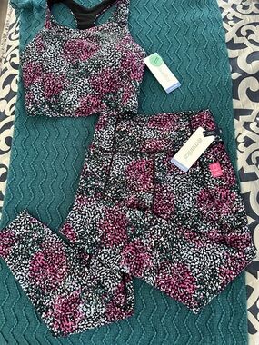 NWT Marika Pink Black White Speckled Floral Sports Bra & Leggings M/L